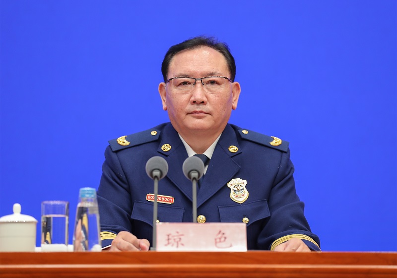 靠女人的逼在线观看视频应急部党组成员、消防救援局局长琼色出席新闻发布会